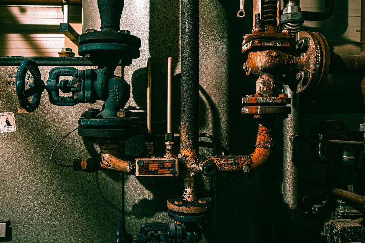 Comparison chart of boiler blowdown frequency methods affecting machinery insurance premiums